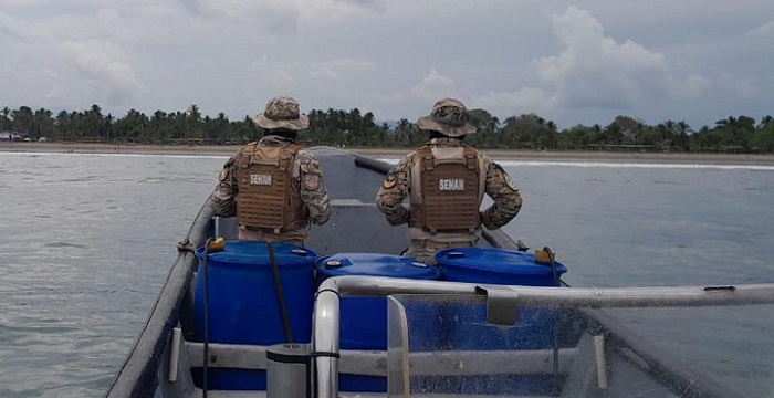 米軍放出US NAVY 海上警備　ロンドン　ブリッジ　フローテーションベスト中古 Naufragio en la Costa Abajo de Colón: tres logran salvarse, uno